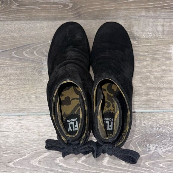 Fly London Yebi Black Suede Women’s Size 8.5/EU 39 Wrap Wedge Ankle Bootie - Picture 5 of 11